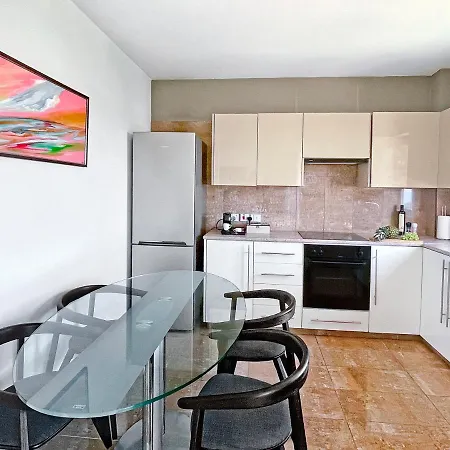 Modern 2Br Beachfront Apt With Communal Pool Appartamento *
