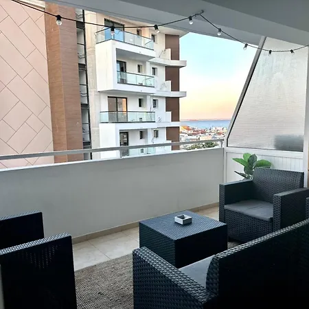 Modern 2Br Beachfront Apt With Communal Pool * Larnaca