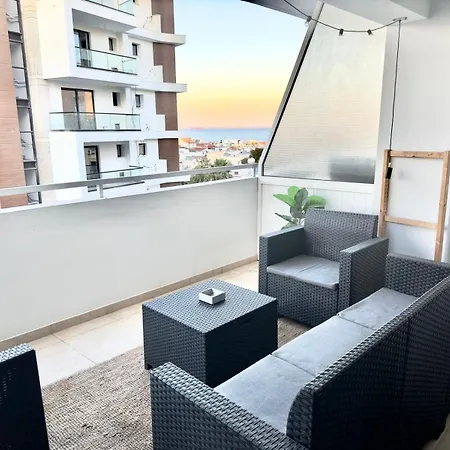 Appartamento Modern 2Br Beachfront Apt With Communal Pool